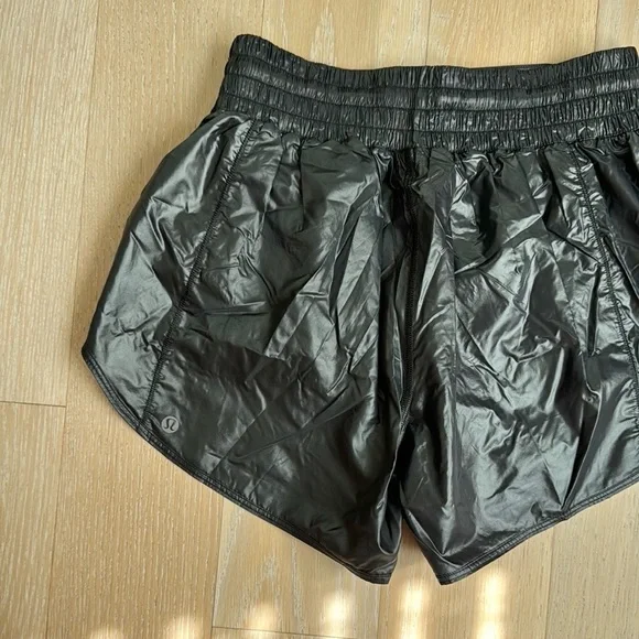 NWOT Lululemon Black Hotty Hot Shorts - Picture 5 of 6